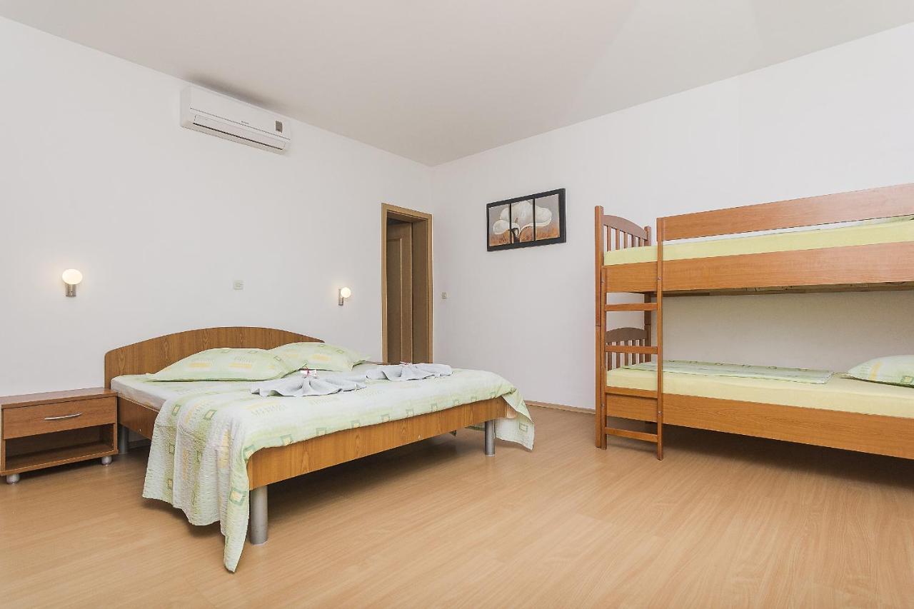 Apartments With A Parking Space Brela, Makarska - 11687 Extérieur photo