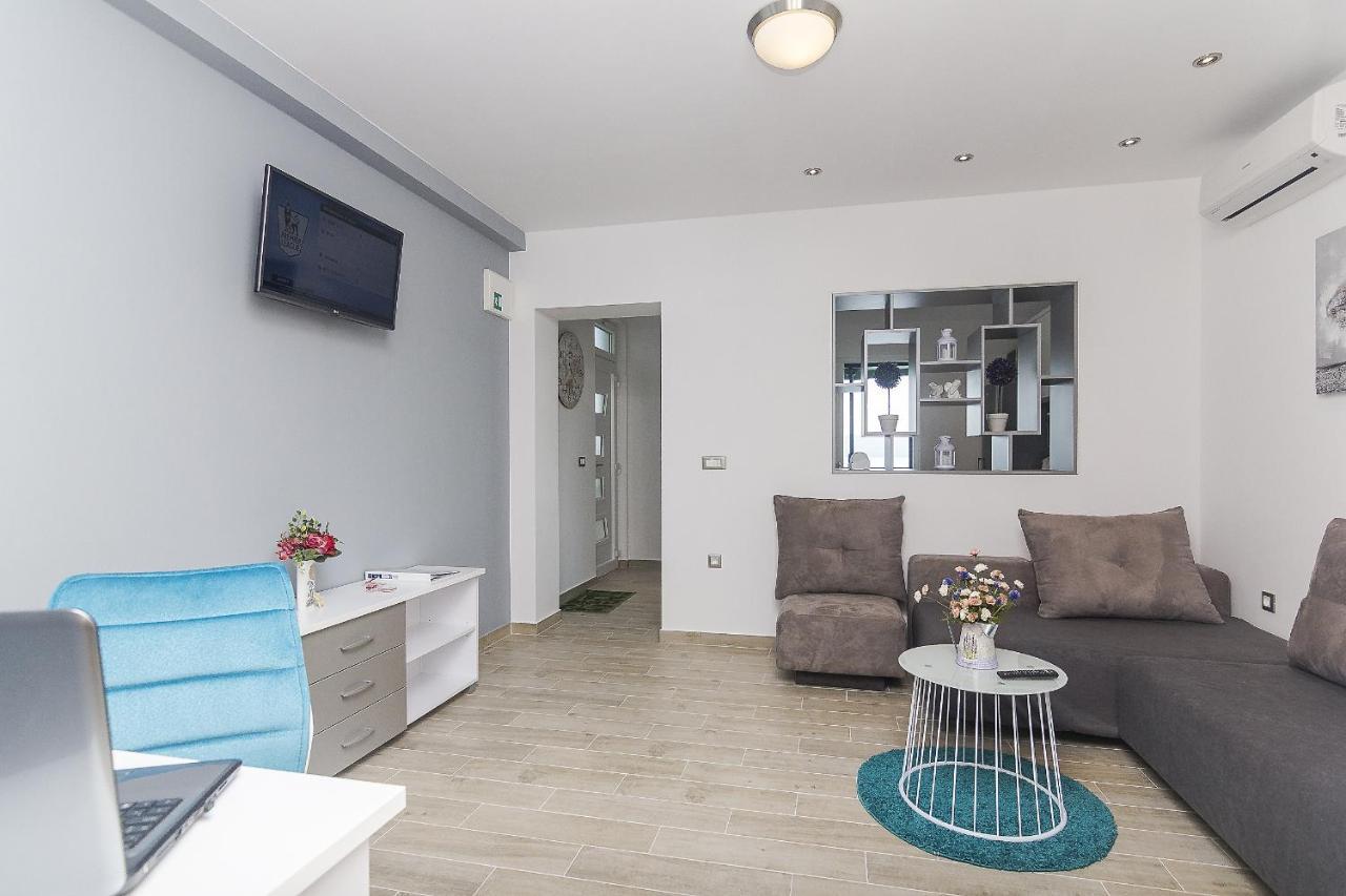 Apartments With A Parking Space Brela, Makarska - 11687 Extérieur photo