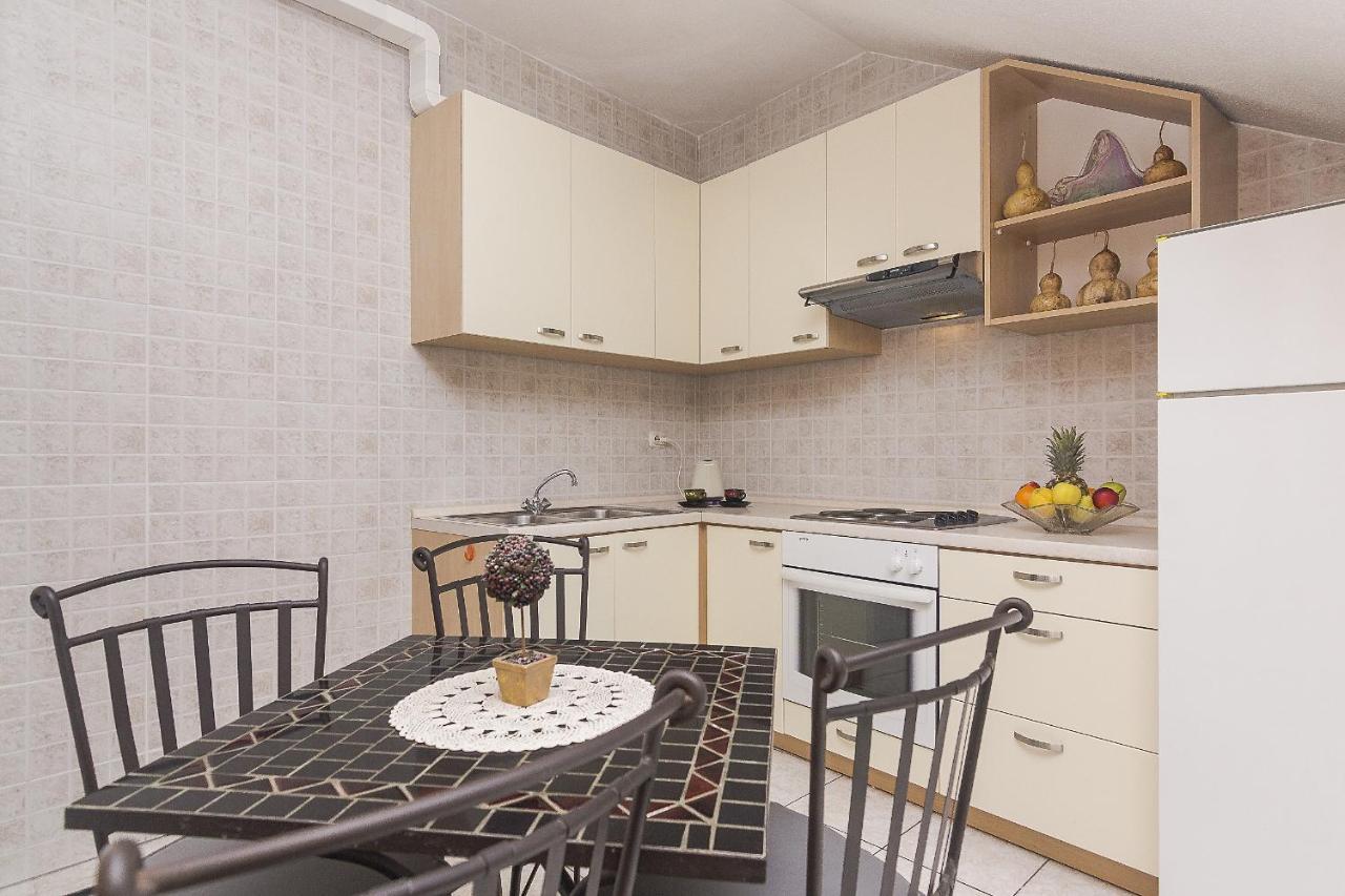 Apartments With A Parking Space Brela, Makarska - 11687 Extérieur photo